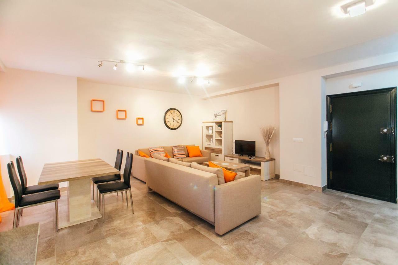 Wide And Diaphanous- 3bd 2bth- Alcazar Apartment